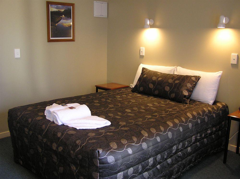 Bella Vista Motel Te Anau Exteriör bild