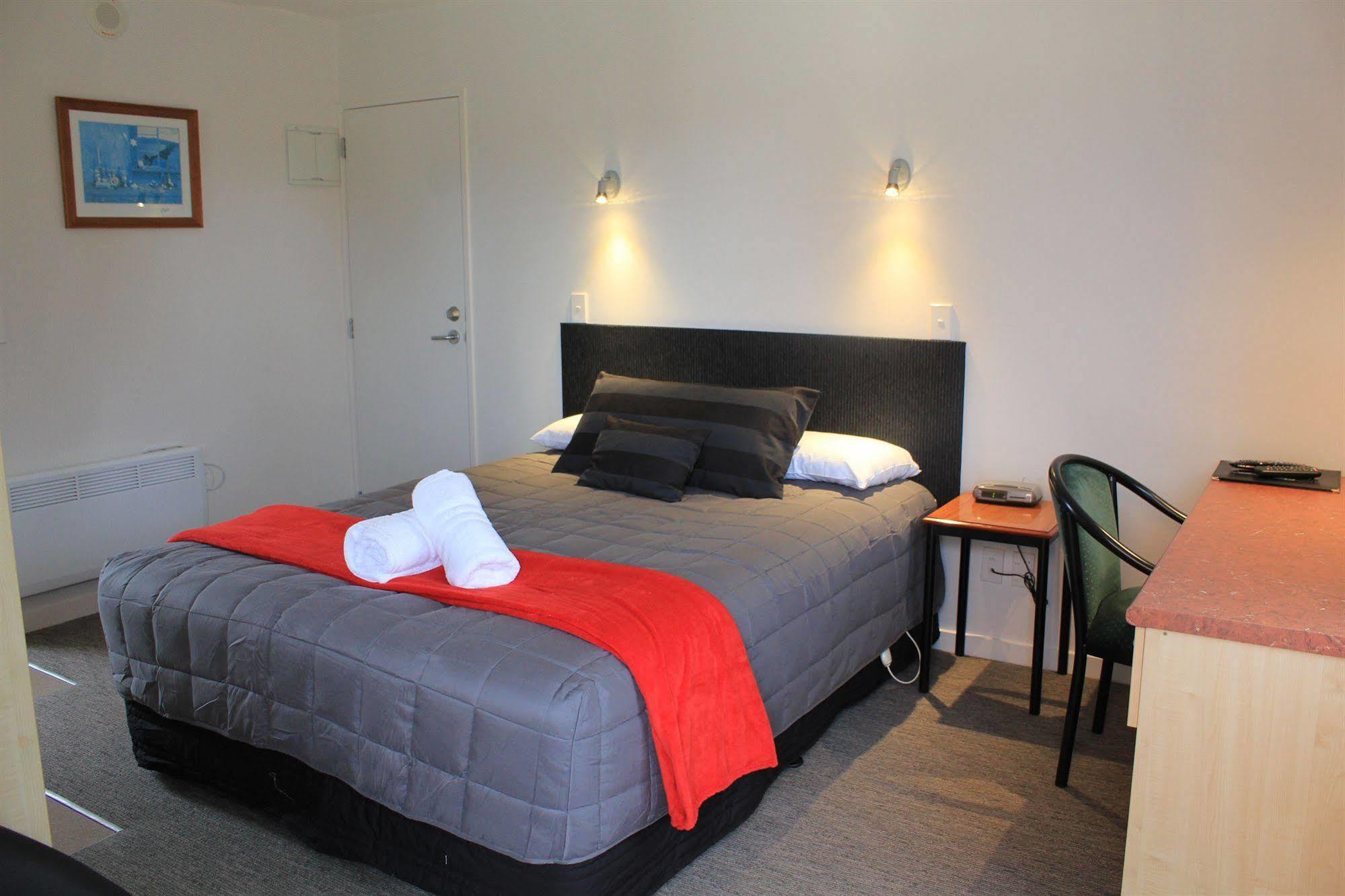 Bella Vista Motel Te Anau Exteriör bild