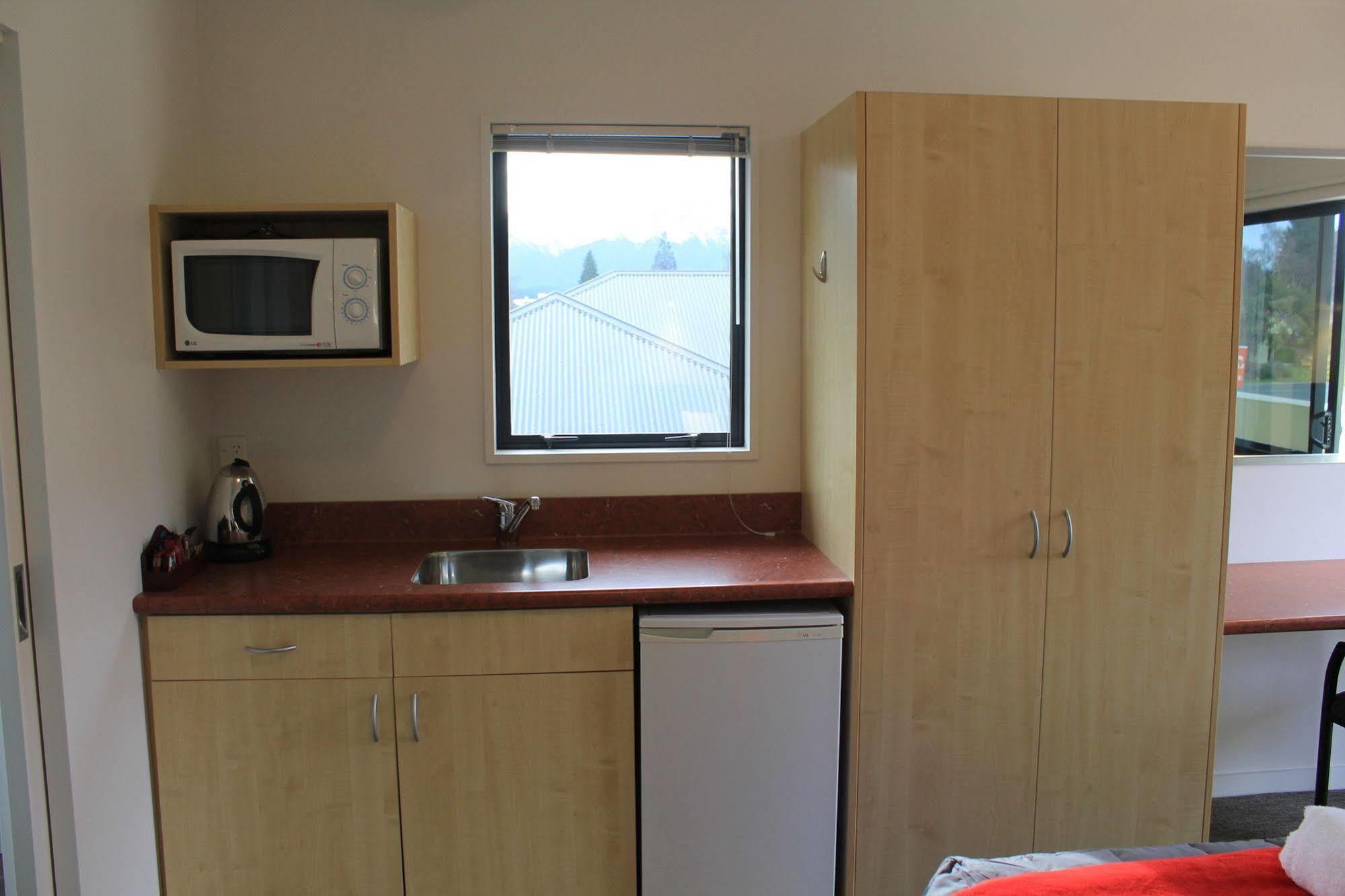 Bella Vista Motel Te Anau Exteriör bild