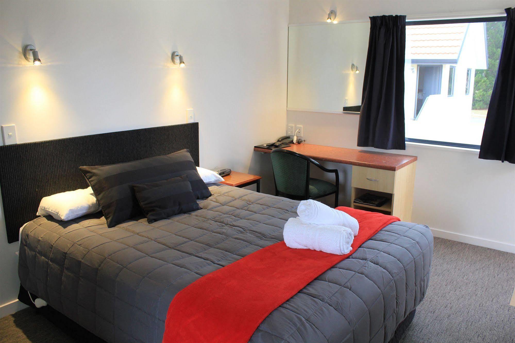 Bella Vista Motel Te Anau Exteriör bild