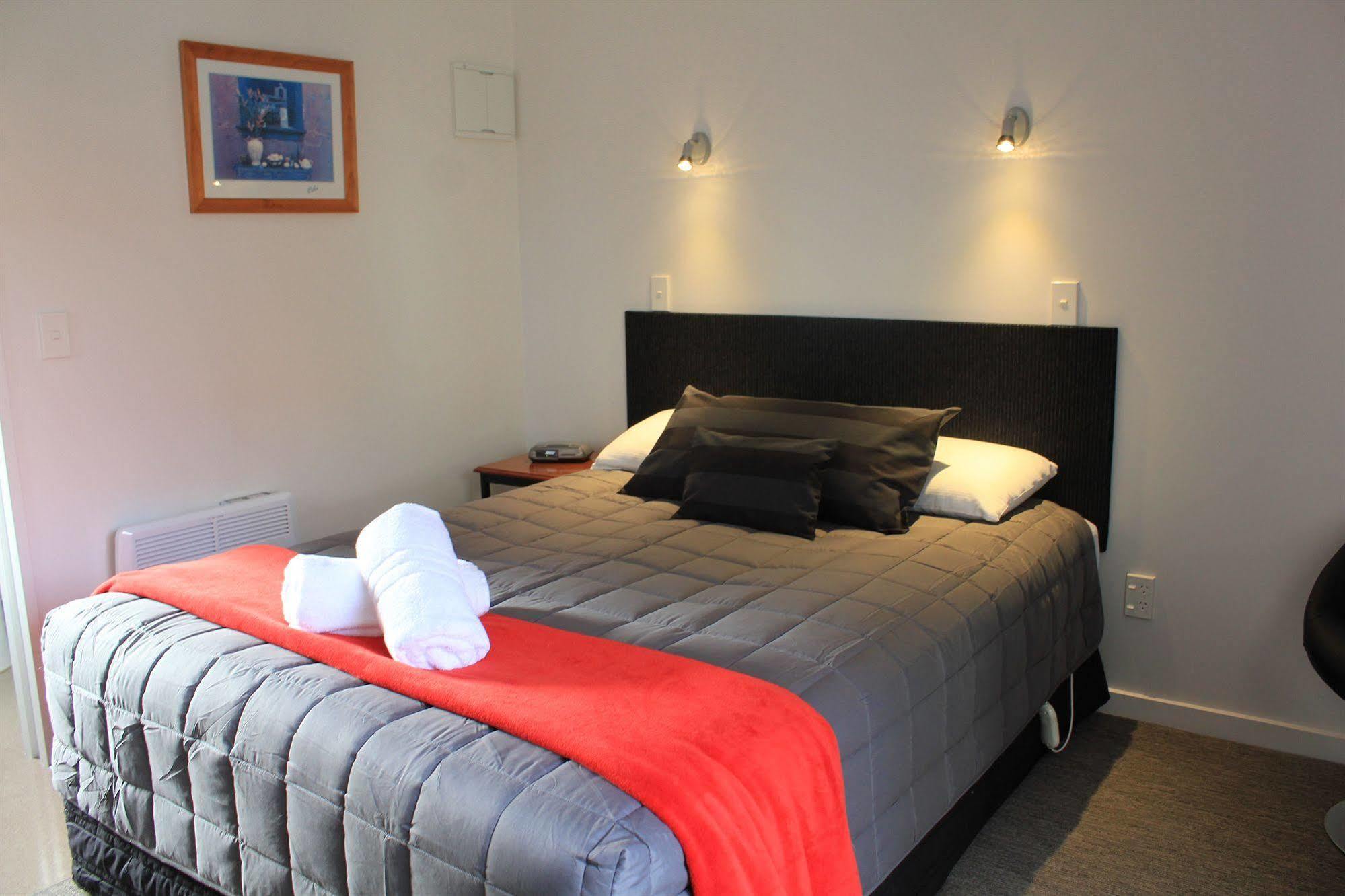 Bella Vista Motel Te Anau Exteriör bild