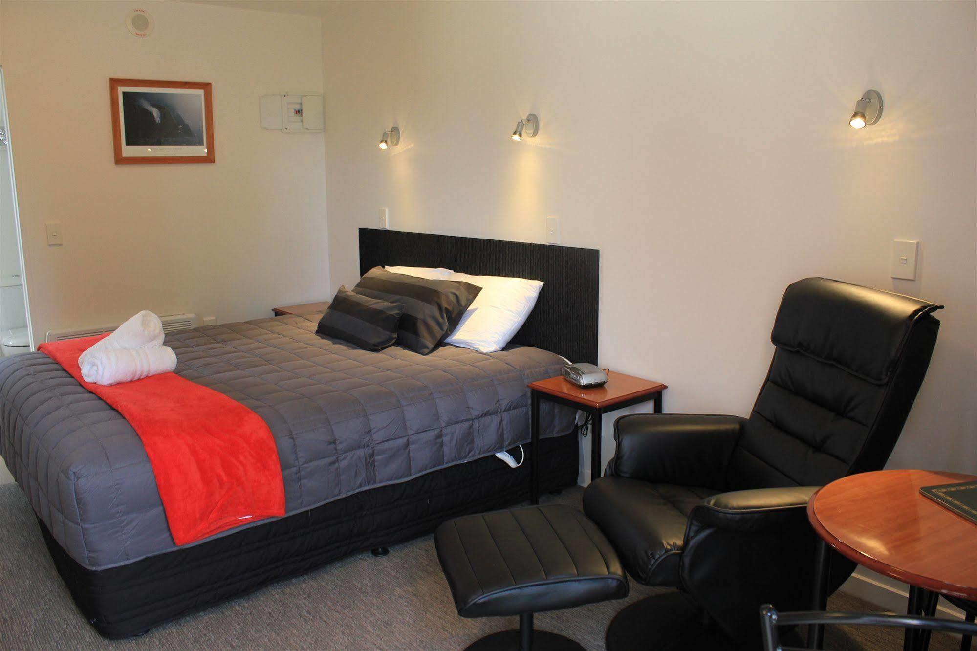 Bella Vista Motel Te Anau Exteriör bild